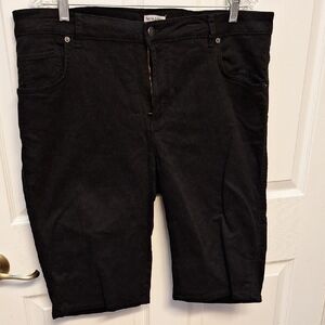 q Purple & More Black Stretch Knee Length Shorts 16W